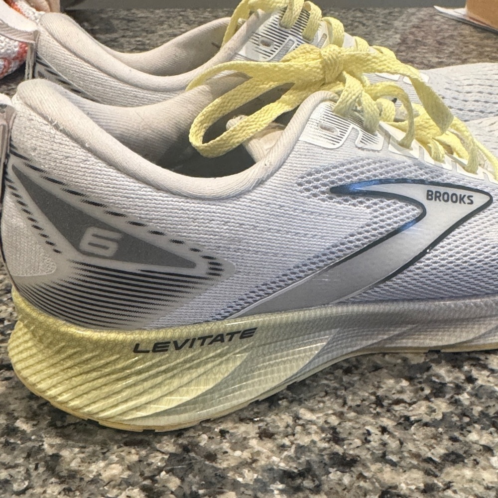 Women’s Size 9.5 Brooks White & Yellow Athletic Shoes - Picture 11 of 16